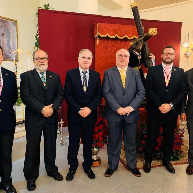 Miembros del Consejo, Autoridades y nuestro hermano mayor, Cándido Romaguera en Exaltación a Jesús de las tres Caídas